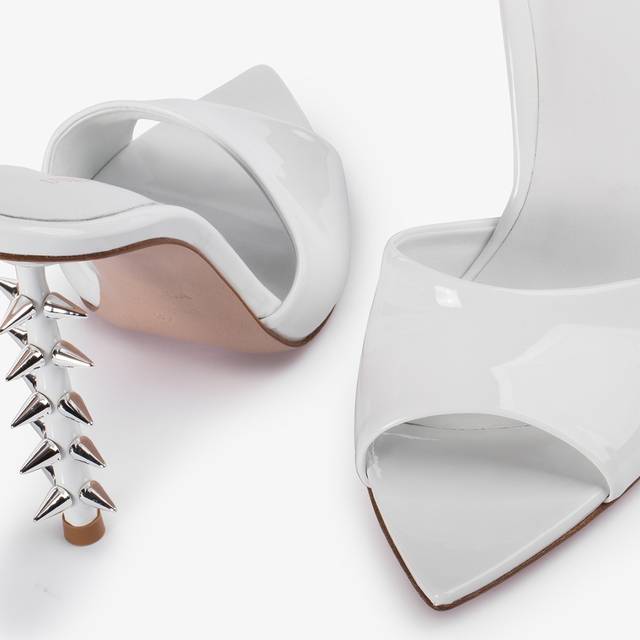 Le Silla Sandalo mule vernice bianco con borchie Soddisfazione Garantita