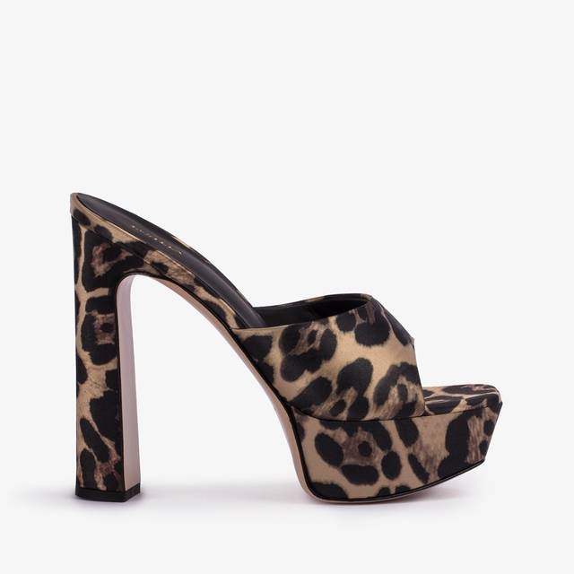 Le Silla Sandalo mule con plateau raso stampa leopardata Ritorno libero