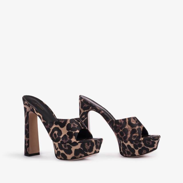 Le Silla Sandalo mule con plateau raso stampa leopardata Ritorno libero