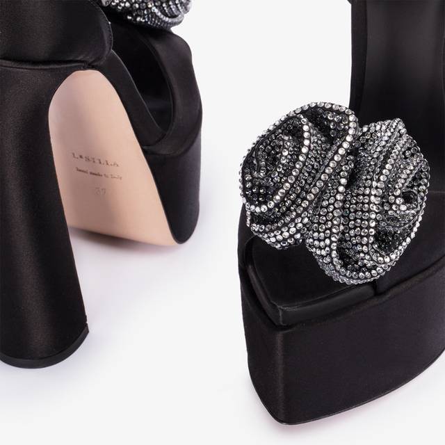 Le Silla Sandalo con plateau raso nero e Cristalli argento Shopping online