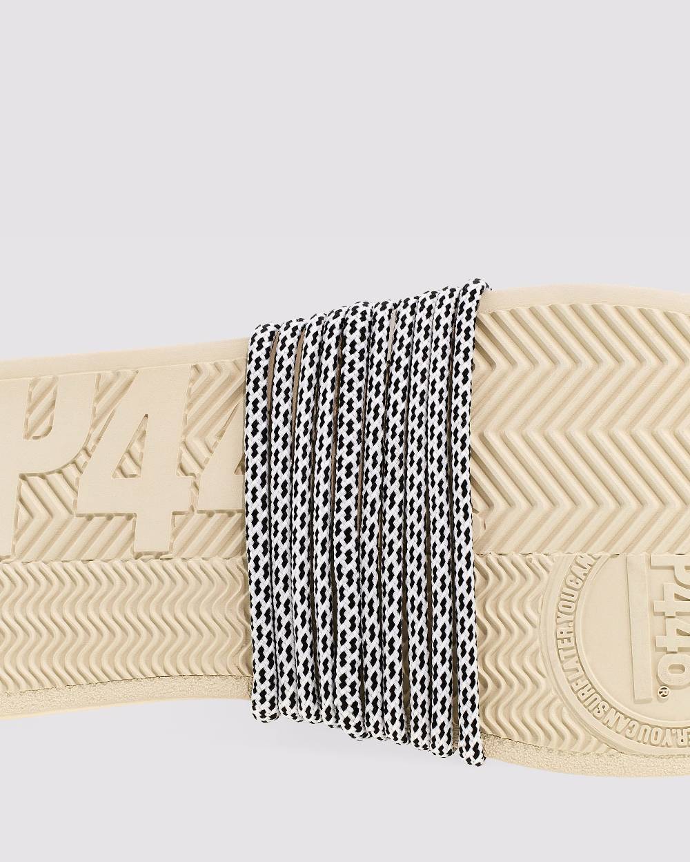 P448 Shoelaces White/Black Speckled Sconto