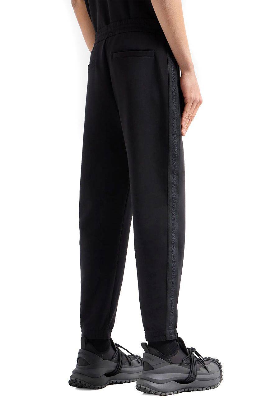EMPORIO ARMANI  Pantaloni da Uomo Emporio Armani in Cotone Elasticizzato - Nero Sostegno trimestrale